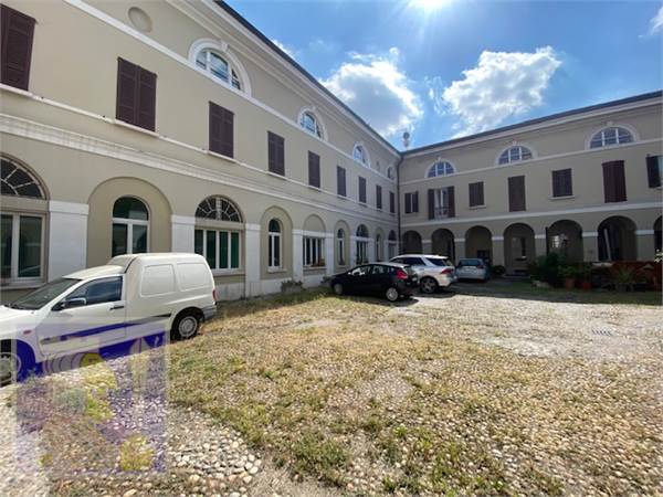 Affitansi palazzo storico adibito a scuola 